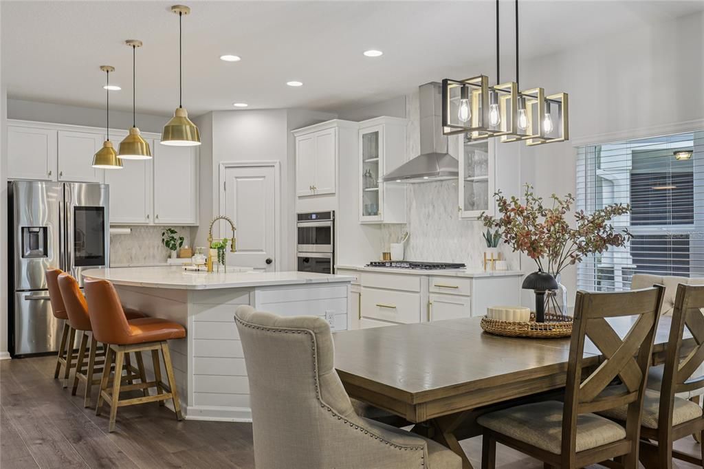 En Venta: $737,000 (5 camas, 4 baños, 3309 Pies cuadrados)