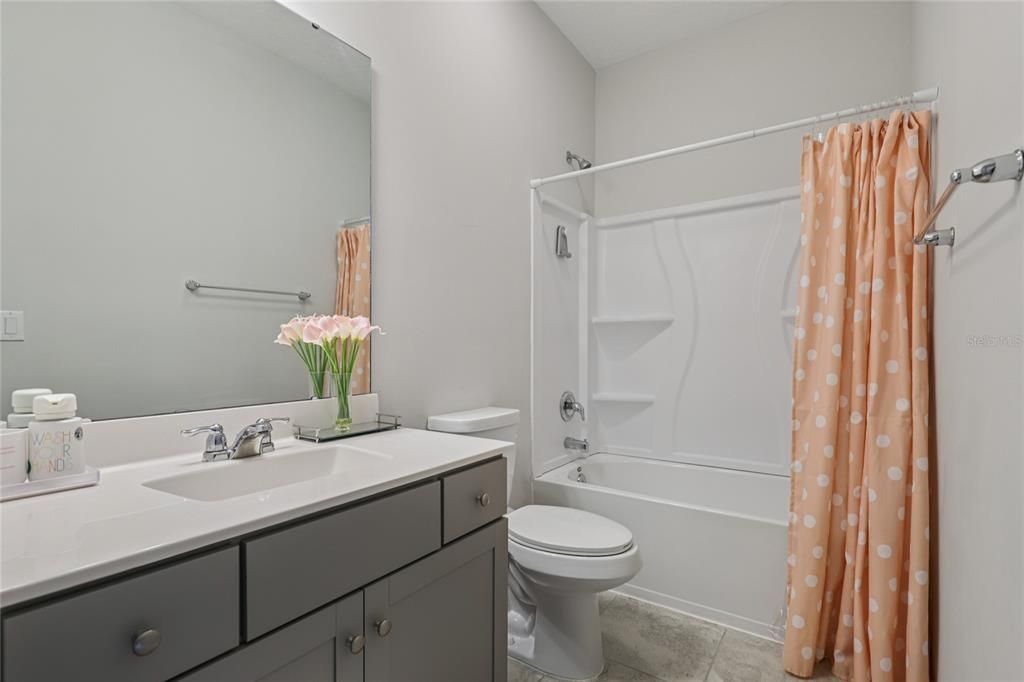 En Venta: $737,000 (5 camas, 4 baños, 3309 Pies cuadrados)