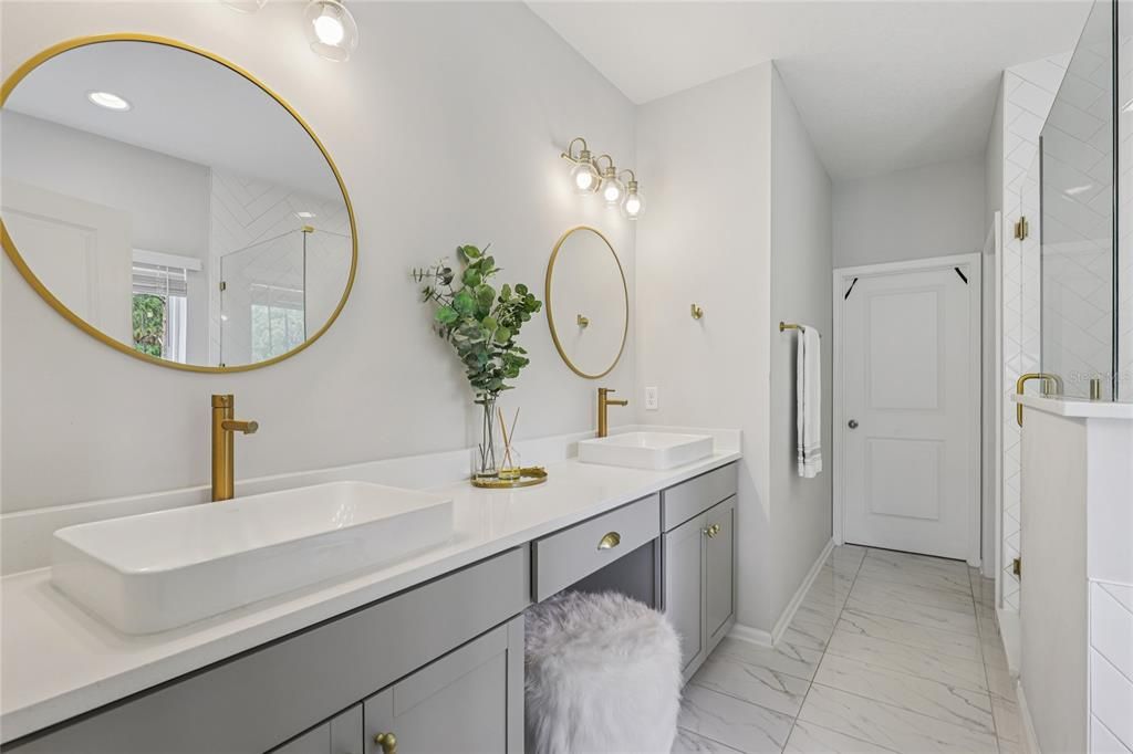 En Venta: $737,000 (5 camas, 4 baños, 3309 Pies cuadrados)