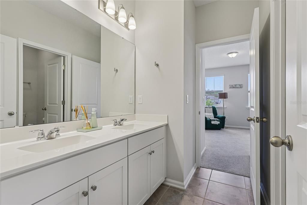 En Venta: $737,000 (5 camas, 4 baños, 3309 Pies cuadrados)