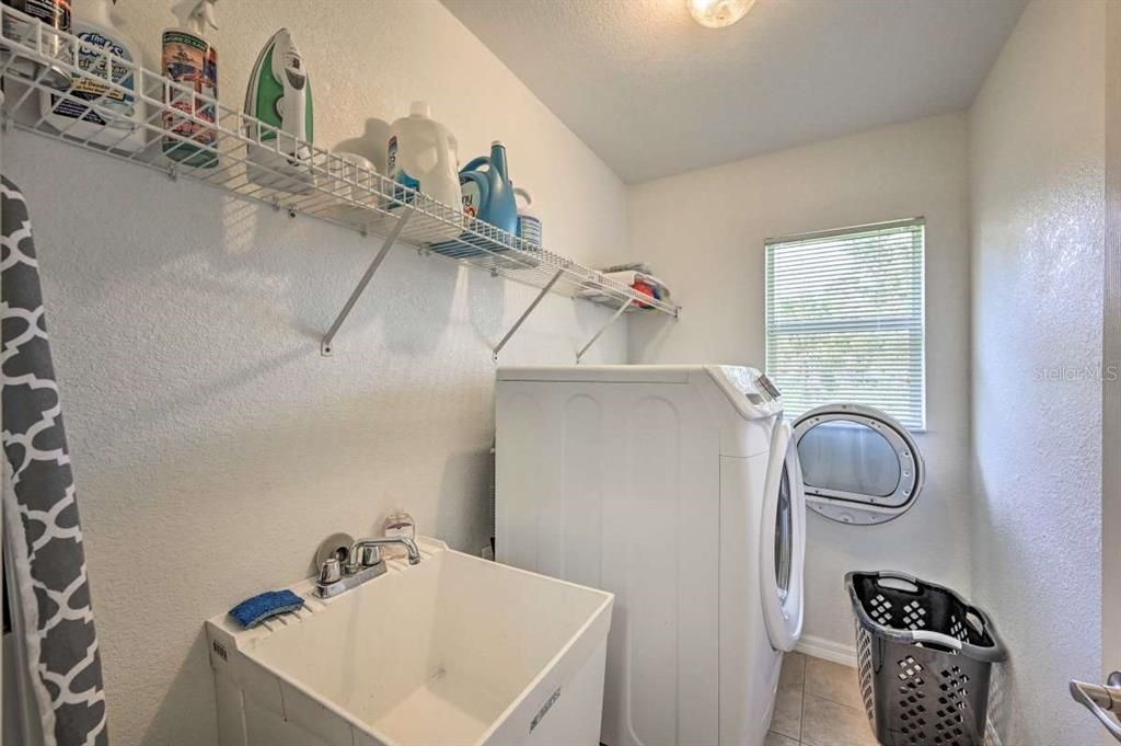 В аренду: $4,500 (3 спален, 2 ванн, 1728 Квадратных фут)