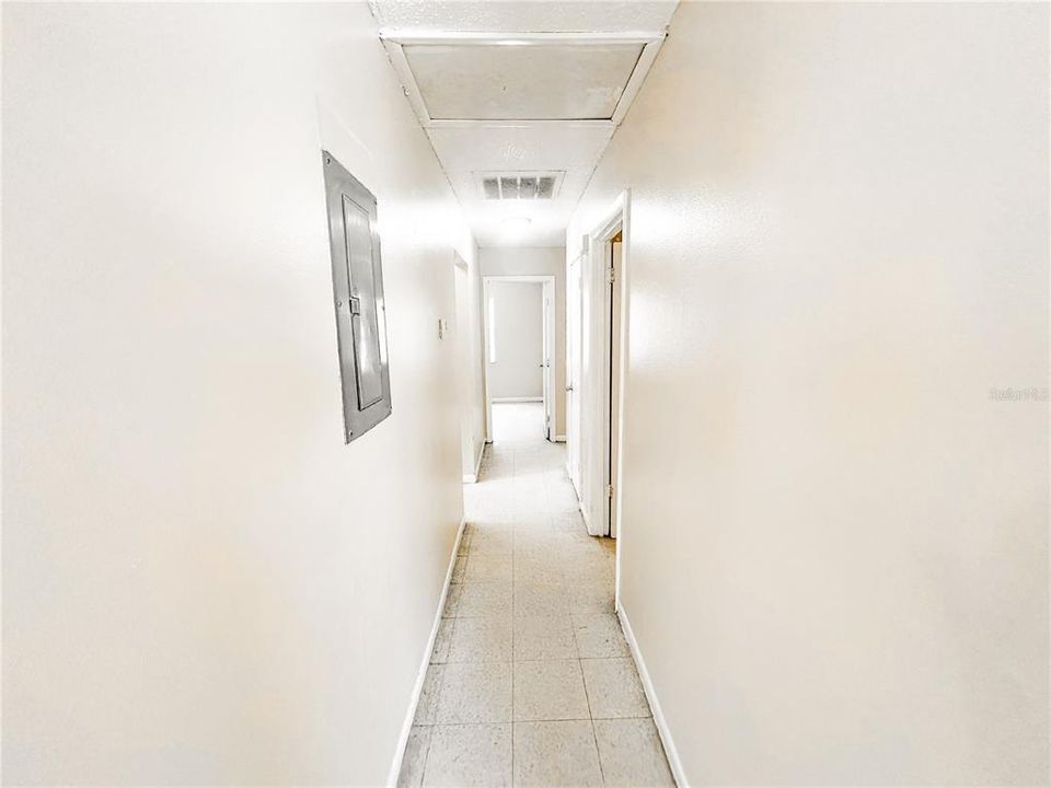 For Rent: $1,200 (3 beds, 1 baths, 970 Square Feet)