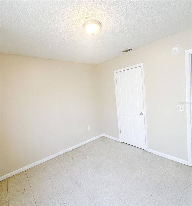 For Rent: $1,200 (3 beds, 1 baths, 970 Square Feet)
