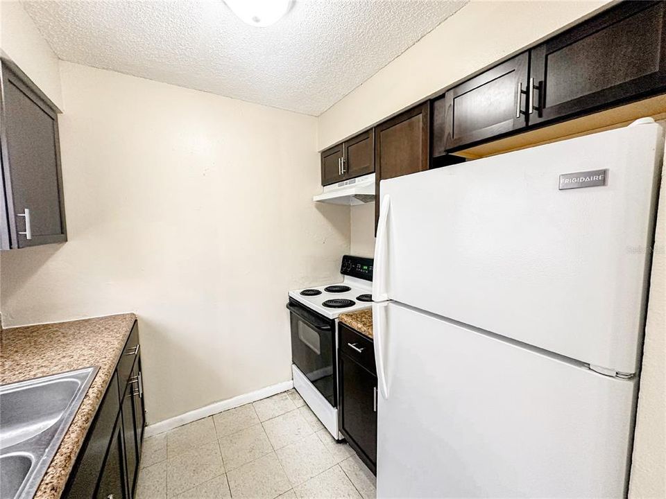 For Rent: $1,200 (3 beds, 1 baths, 970 Square Feet)