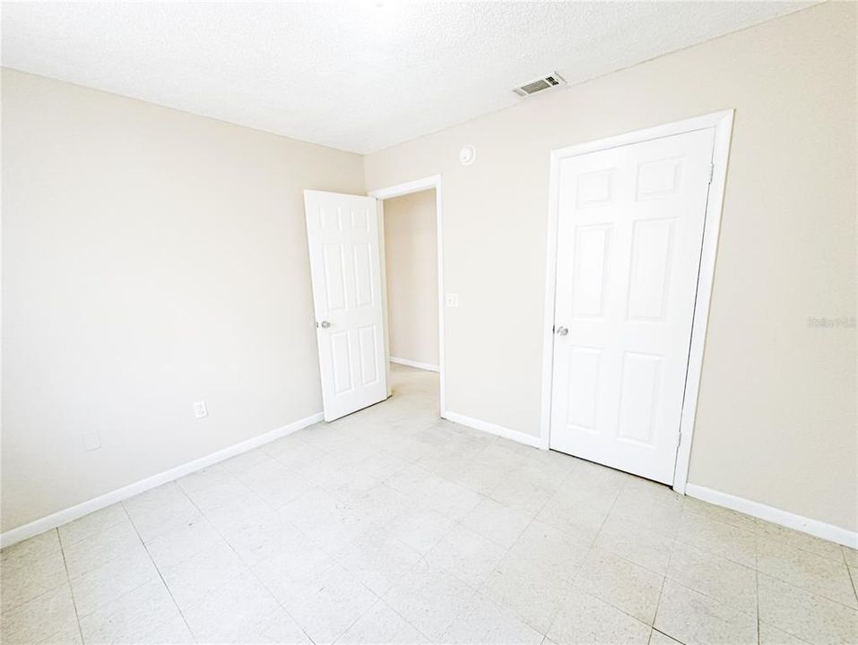 For Rent: $1,200 (3 beds, 1 baths, 970 Square Feet)