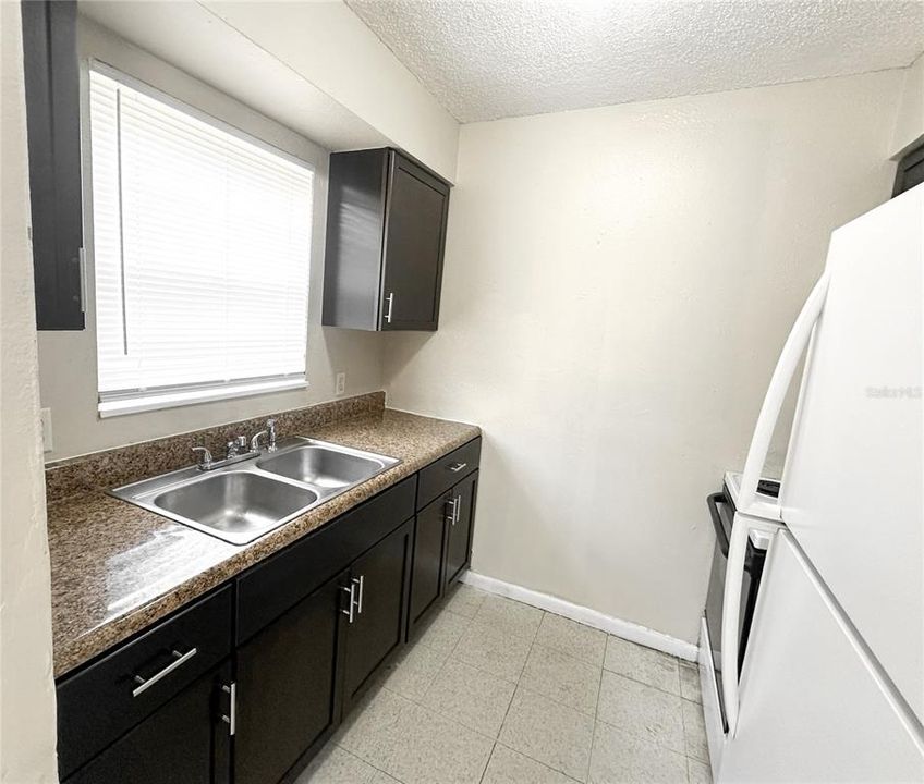 For Rent: $1,200 (3 beds, 1 baths, 970 Square Feet)