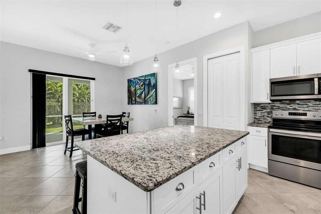 待售: $365,000 (3 贝兹, 2 浴室, 2168 平方英尺)