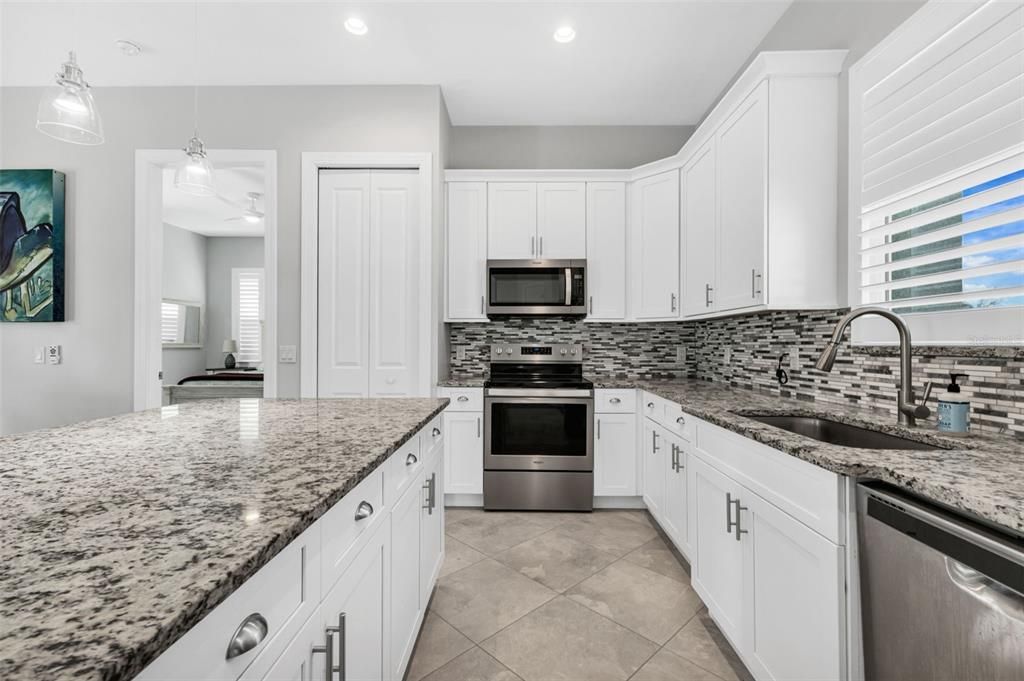 待售: $365,000 (3 贝兹, 2 浴室, 2168 平方英尺)