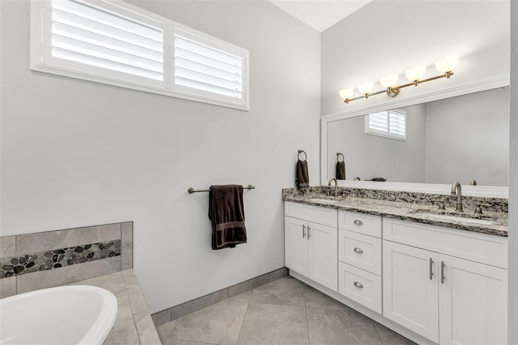 待售: $365,000 (3 贝兹, 2 浴室, 2168 平方英尺)