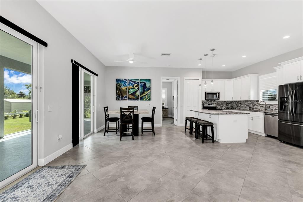 待售: $365,000 (3 贝兹, 2 浴室, 2168 平方英尺)