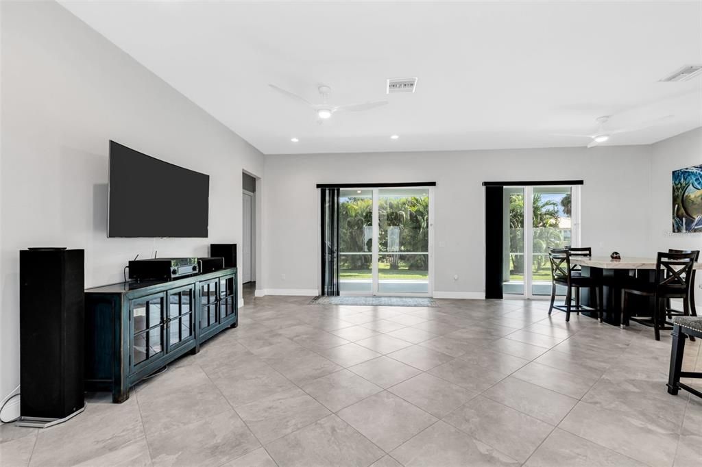 待售: $365,000 (3 贝兹, 2 浴室, 2168 平方英尺)