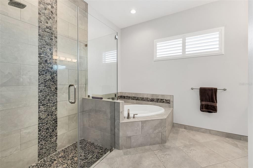 待售: $365,000 (3 贝兹, 2 浴室, 2168 平方英尺)