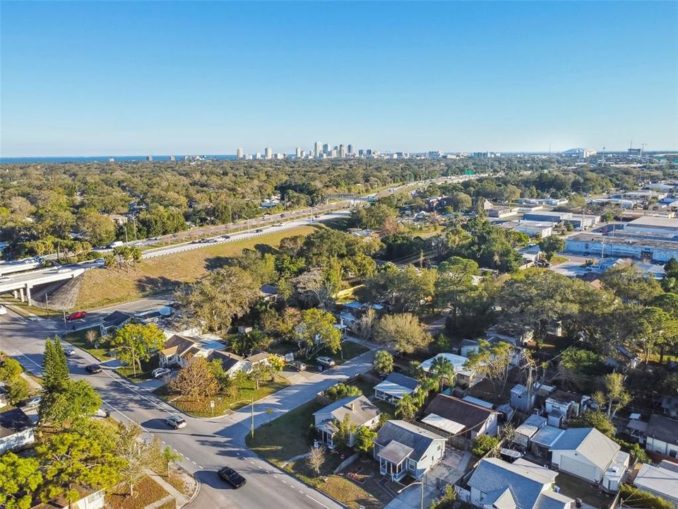 Active With Contract: $2,450 (2 beds, 1 baths, 824 Square Feet)