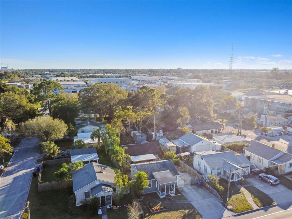 Active With Contract: $2,450 (2 beds, 1 baths, 824 Square Feet)