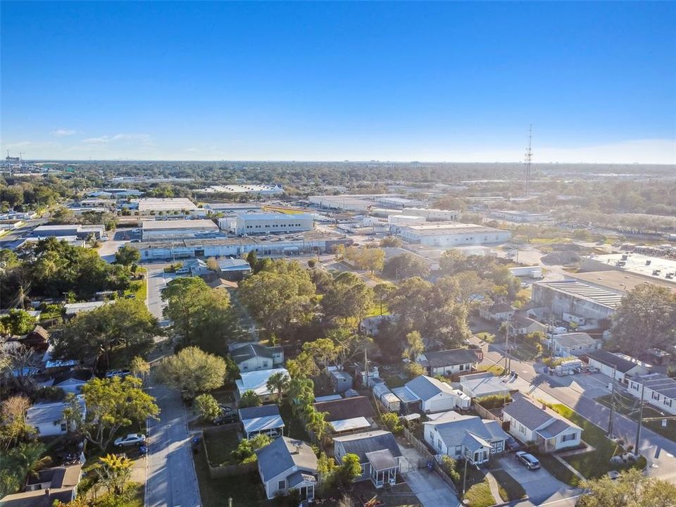 Active With Contract: $2,450 (2 beds, 1 baths, 824 Square Feet)