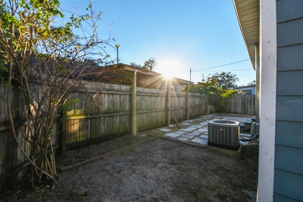 Active With Contract: $2,450 (2 beds, 1 baths, 824 Square Feet)