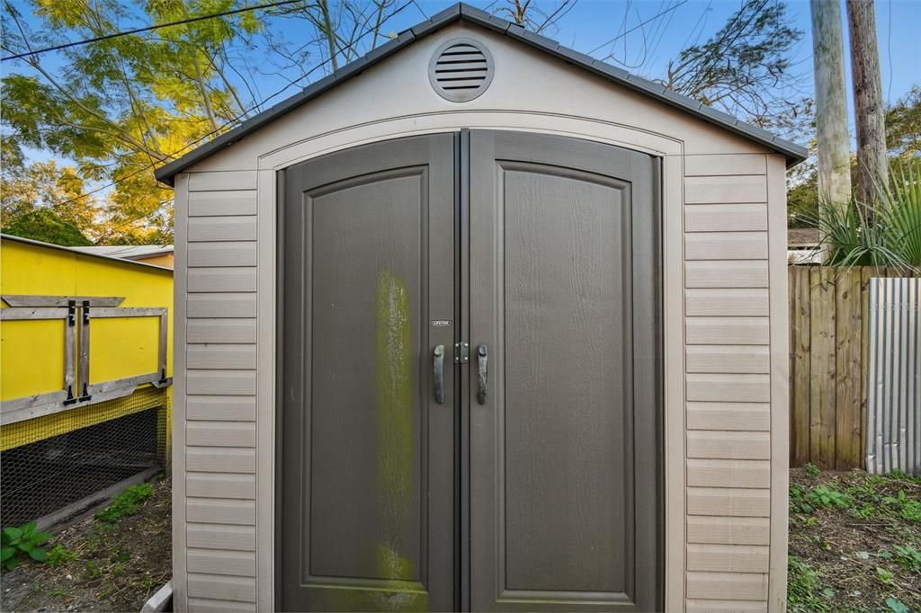 Active With Contract: $2,450 (2 beds, 1 baths, 824 Square Feet)