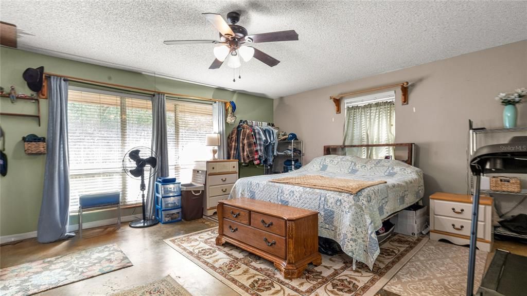 待售: $369,900 (4 贝兹, 2 浴室, 2011 平方英尺)