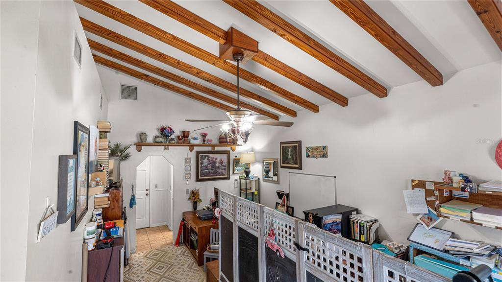 待售: $369,900 (4 贝兹, 2 浴室, 2011 平方英尺)