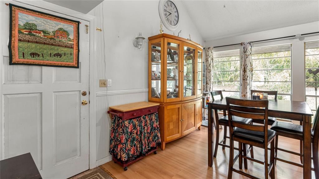 待售: $369,900 (4 贝兹, 2 浴室, 2011 平方英尺)