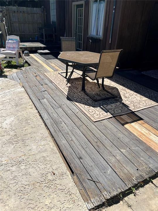 待售: $369,900 (4 贝兹, 2 浴室, 2011 平方英尺)