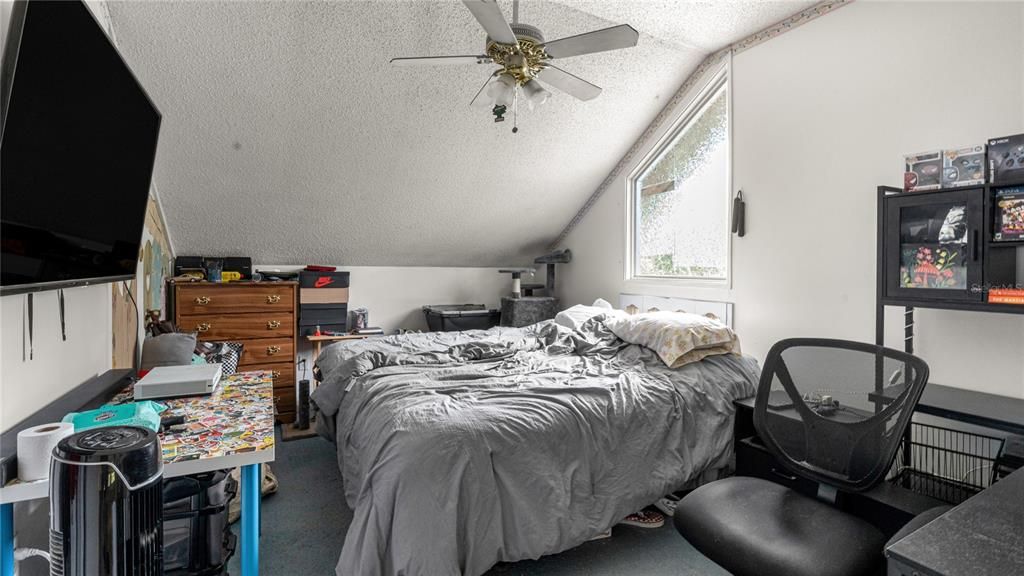 待售: $369,900 (4 贝兹, 2 浴室, 2011 平方英尺)