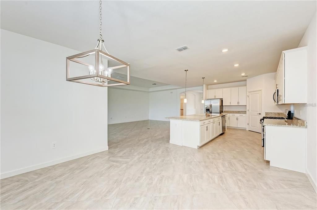 出租: $5,250 (3 贝兹, 3 浴室, 2444 平方英尺)