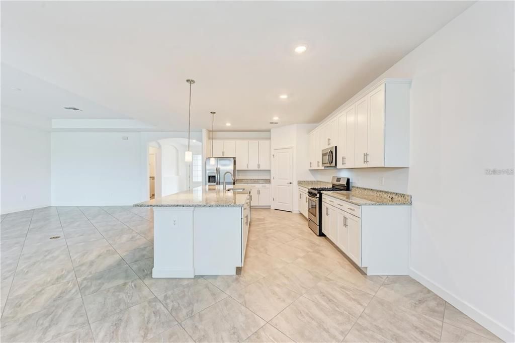 出租: $5,250 (3 贝兹, 3 浴室, 2444 平方英尺)