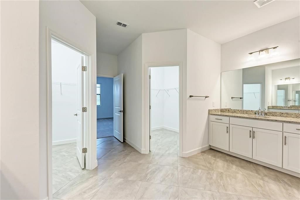 出租: $5,250 (3 贝兹, 3 浴室, 2444 平方英尺)