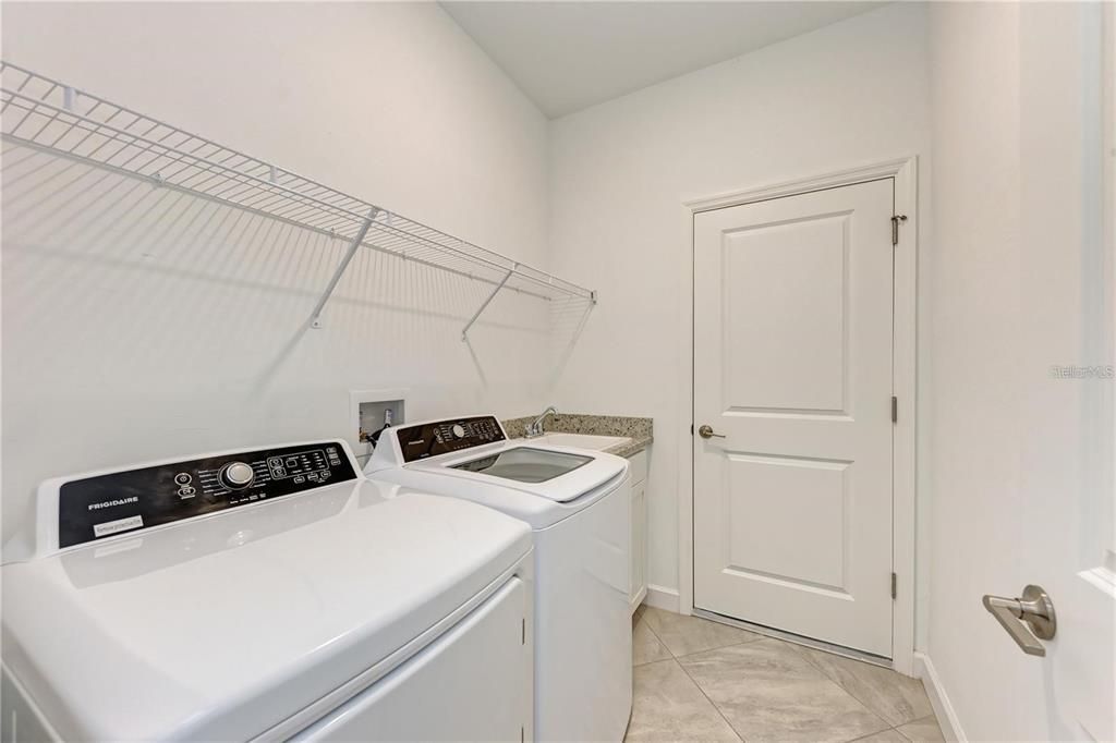 出租: $5,250 (3 贝兹, 3 浴室, 2444 平方英尺)