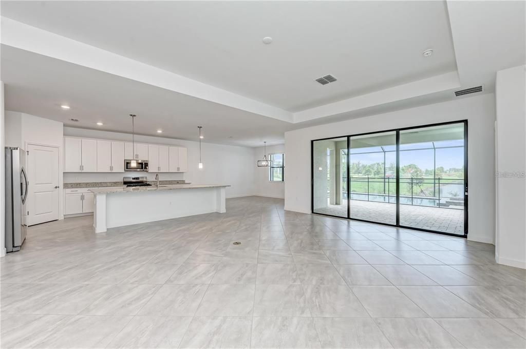 出租: $5,250 (3 贝兹, 3 浴室, 2444 平方英尺)