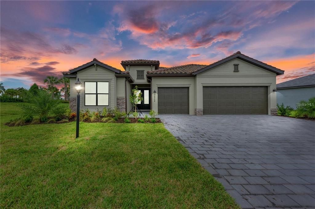 出租: $5,250 (3 贝兹, 3 浴室, 2444 平方英尺)