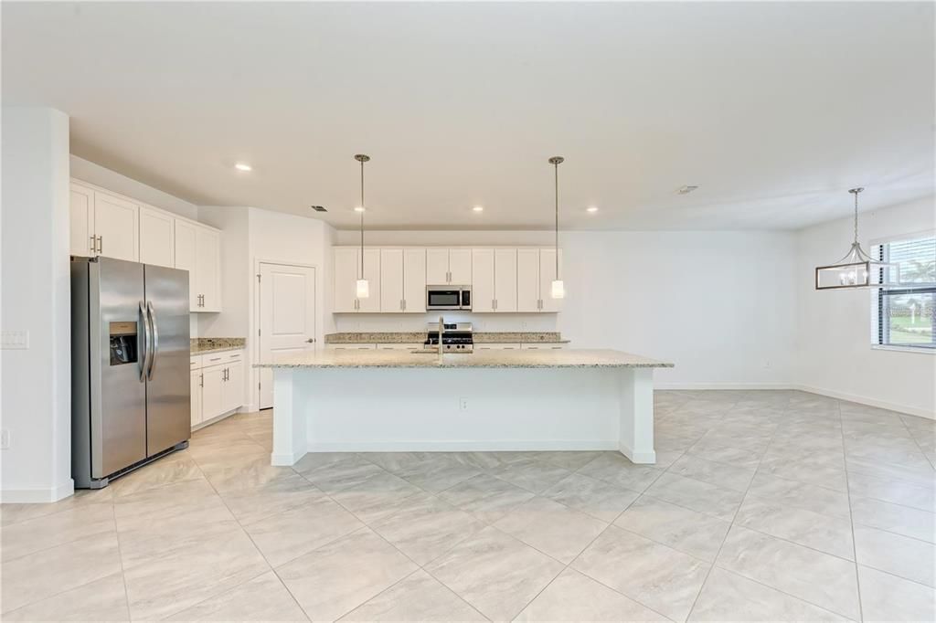 出租: $5,250 (3 贝兹, 3 浴室, 2444 平方英尺)