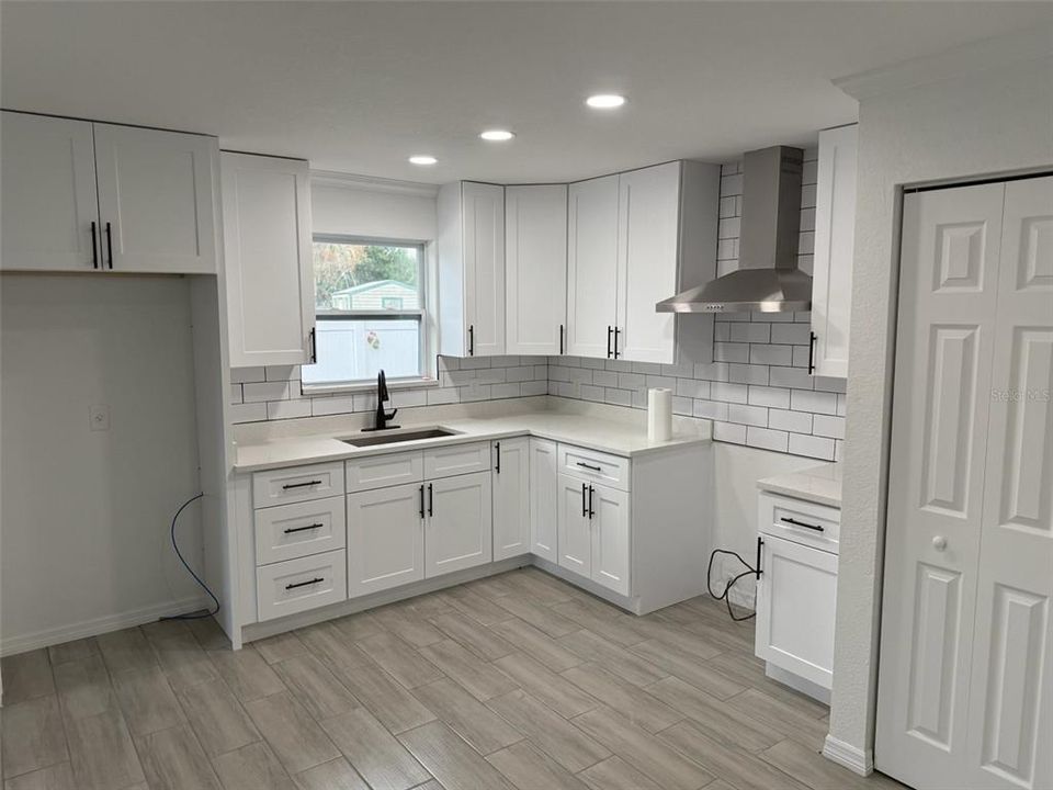 For Sale: $350,000 (4 beds, 2 baths, 1260 Square Feet)