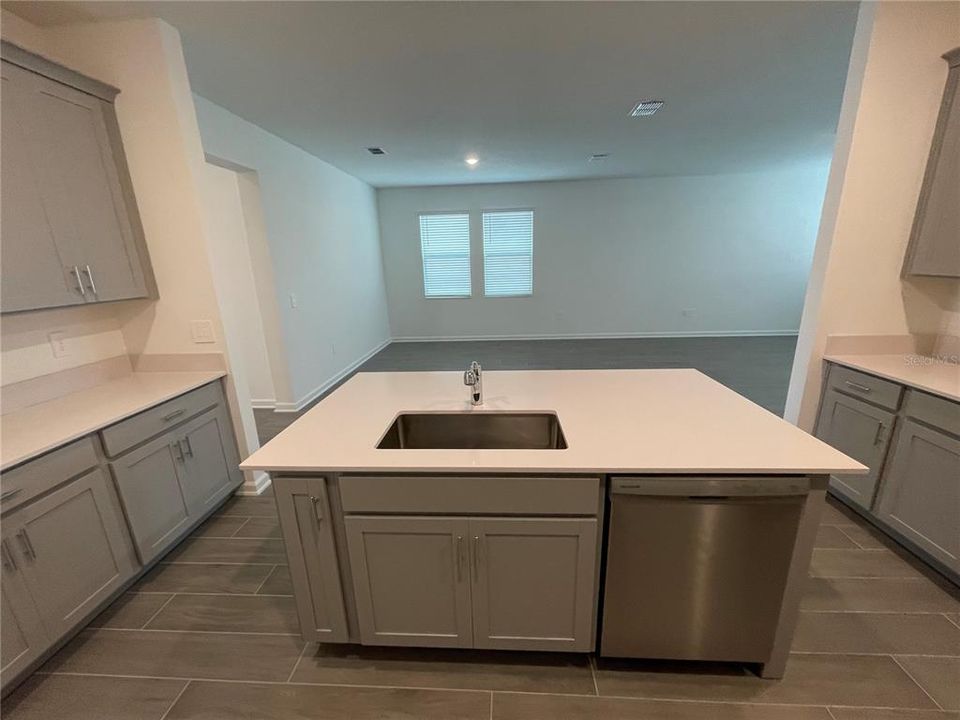 En Renta: $2,950 (4 camas, 3 baños, 2199 Pies cuadrados)