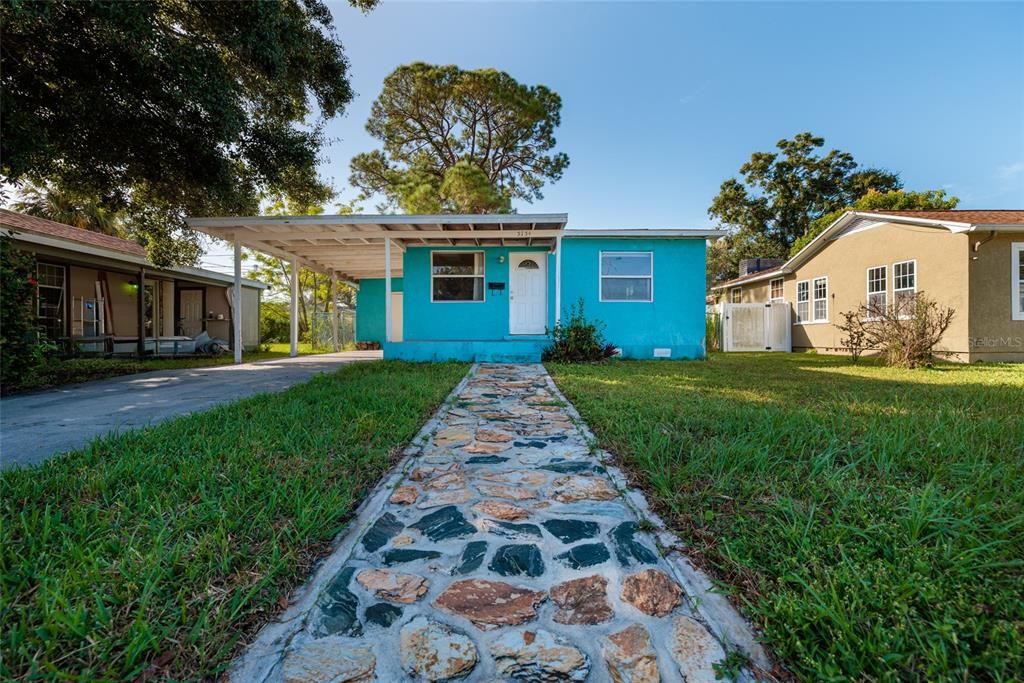 合同活跃: $125,000 (1 贝兹, 1 浴室, 576 平方英尺)