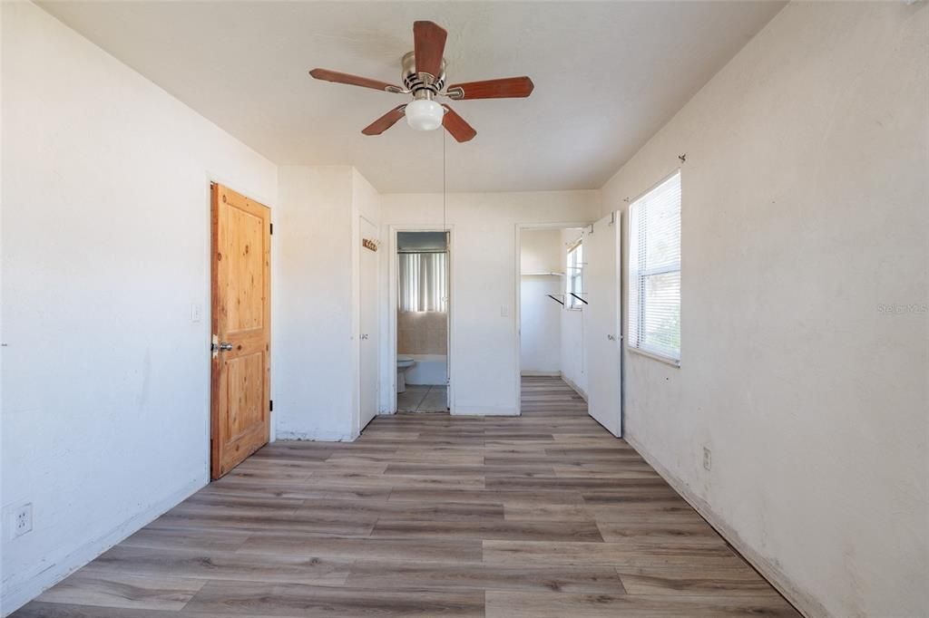 合同活跃: $125,000 (1 贝兹, 1 浴室, 576 平方英尺)