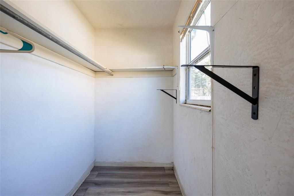 合同活跃: $125,000 (1 贝兹, 1 浴室, 576 平方英尺)