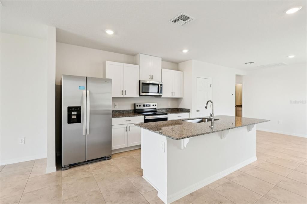 На продажу: $296,070 (3 спален, 2 ванн, 1483 Квадратных фут)