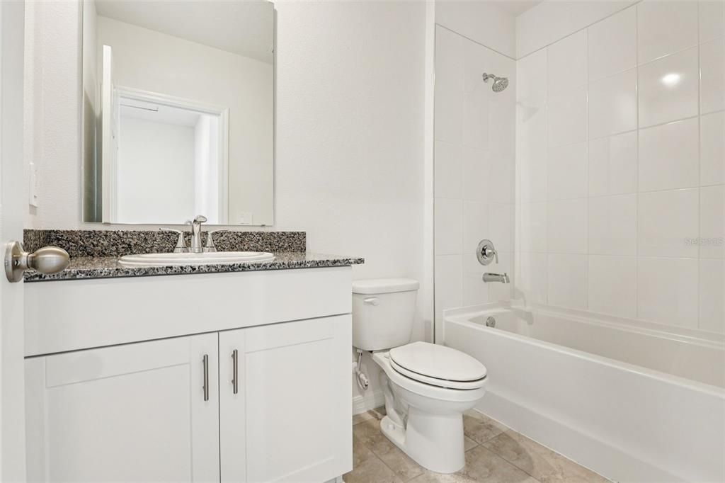 На продажу: $296,070 (3 спален, 2 ванн, 1483 Квадратных фут)