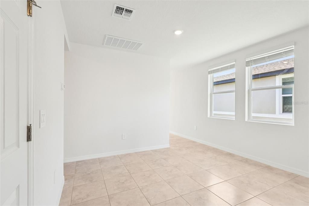 На продажу: $296,070 (3 спален, 2 ванн, 1483 Квадратных фут)