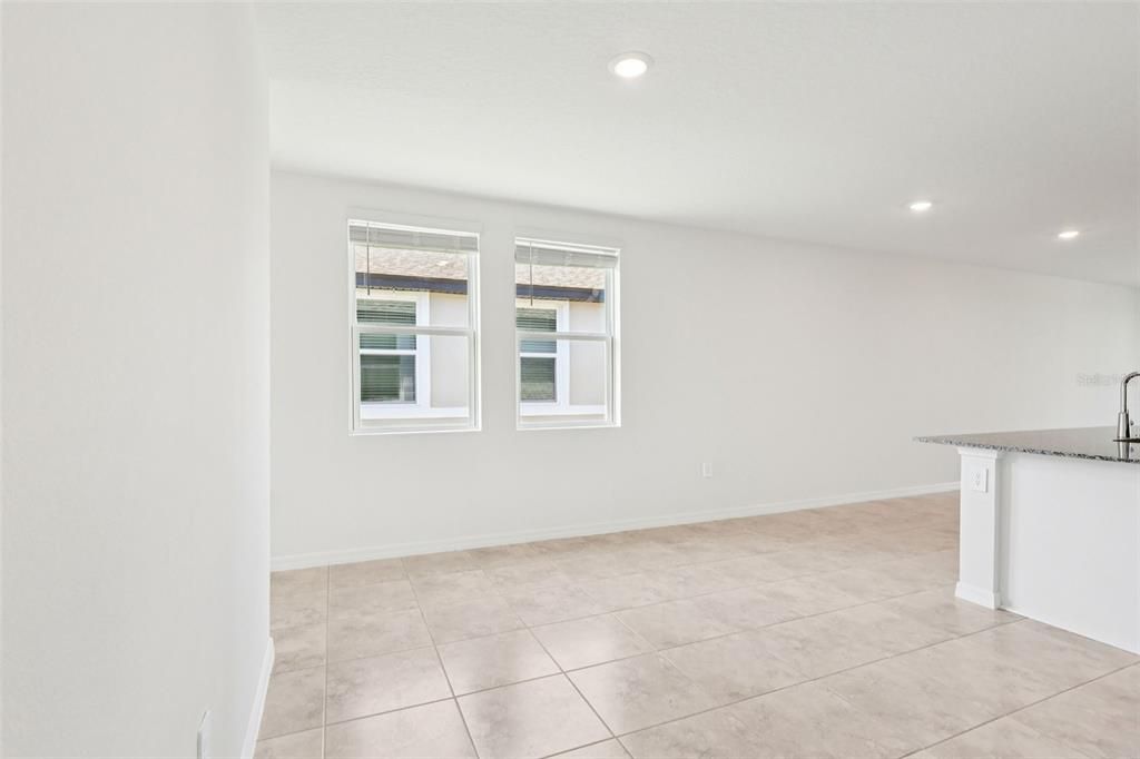 На продажу: $296,070 (3 спален, 2 ванн, 1483 Квадратных фут)