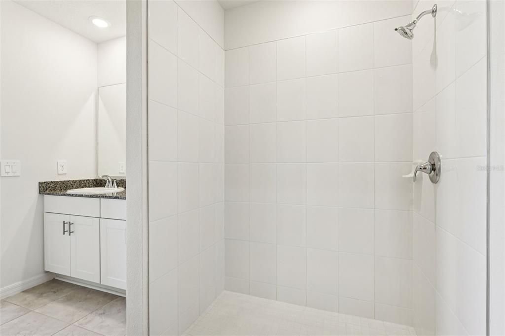 На продажу: $296,070 (3 спален, 2 ванн, 1483 Квадратных фут)