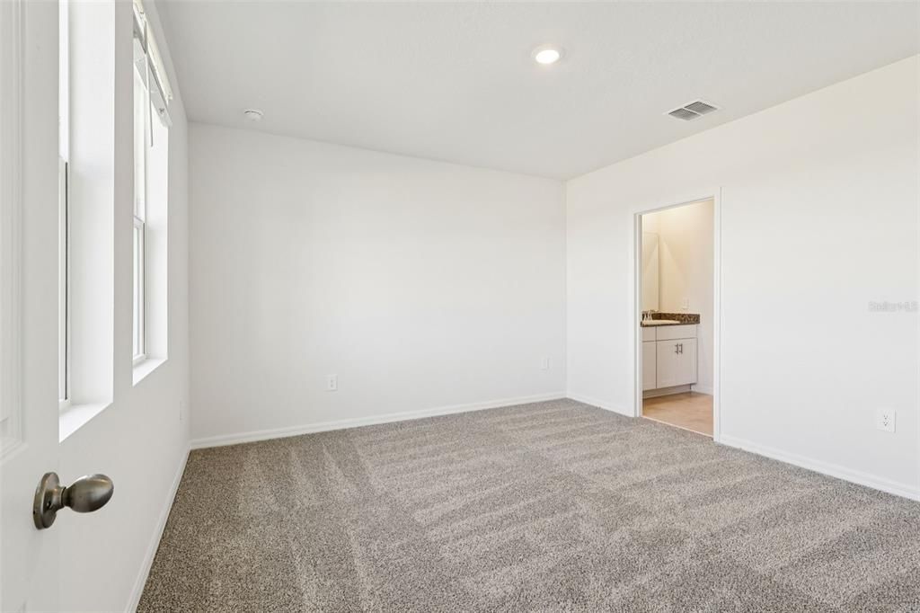 На продажу: $296,070 (3 спален, 2 ванн, 1483 Квадратных фут)