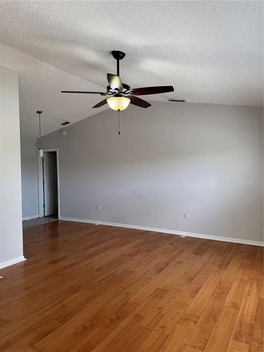 For Rent: $2,300 (4 beds, 2 baths, 1660 Square Feet)