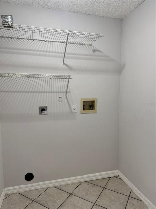 For Rent: $2,300 (4 beds, 2 baths, 1660 Square Feet)