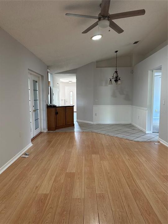 For Rent: $2,300 (4 beds, 2 baths, 1660 Square Feet)