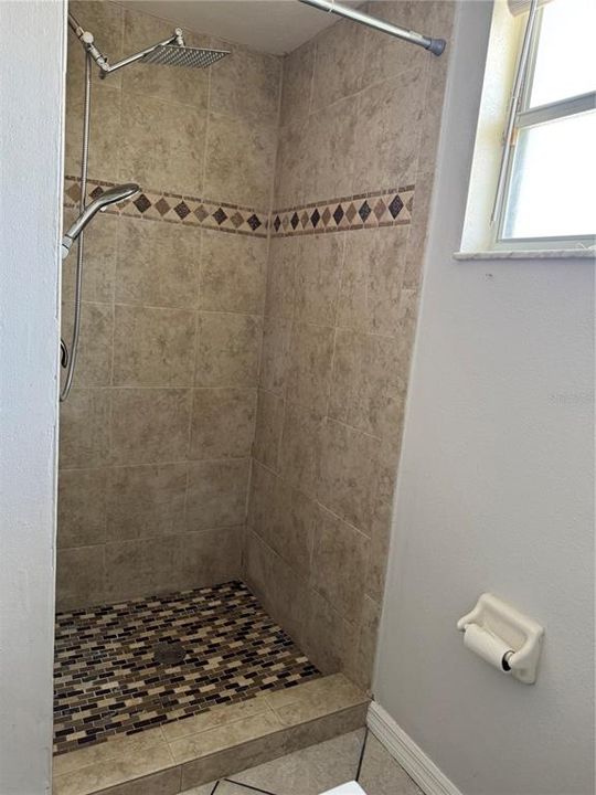 For Rent: $2,300 (4 beds, 2 baths, 1660 Square Feet)