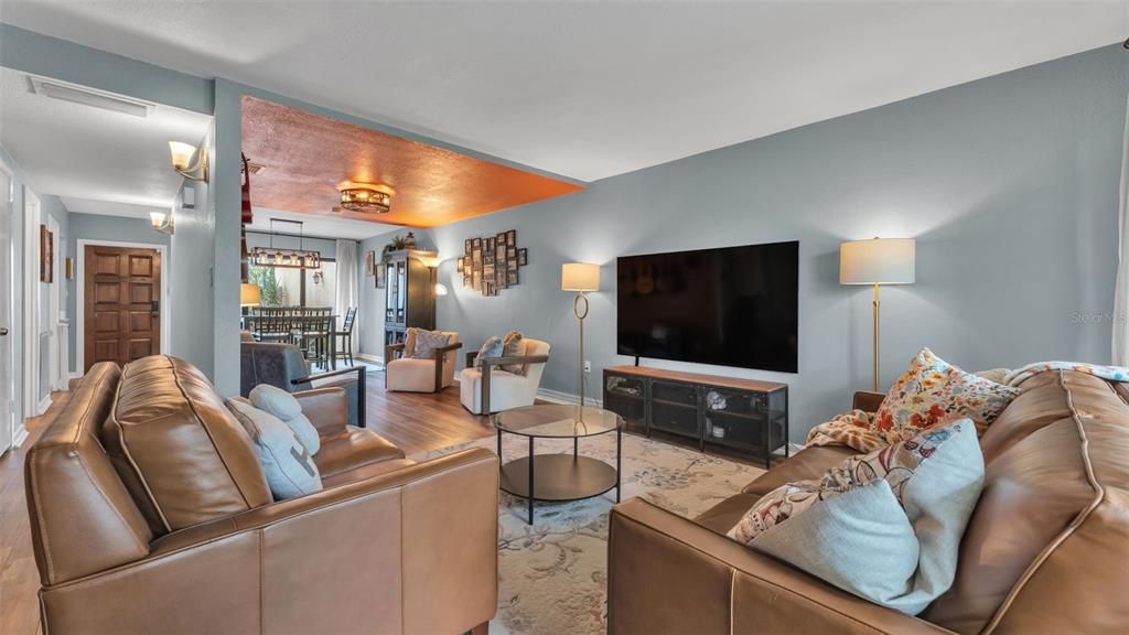 На продажу: $249,900 (3 спален, 2 ванн, 1936 Квадратных фут)