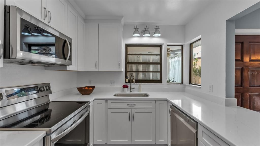 На продажу: $249,900 (3 спален, 2 ванн, 1936 Квадратных фут)